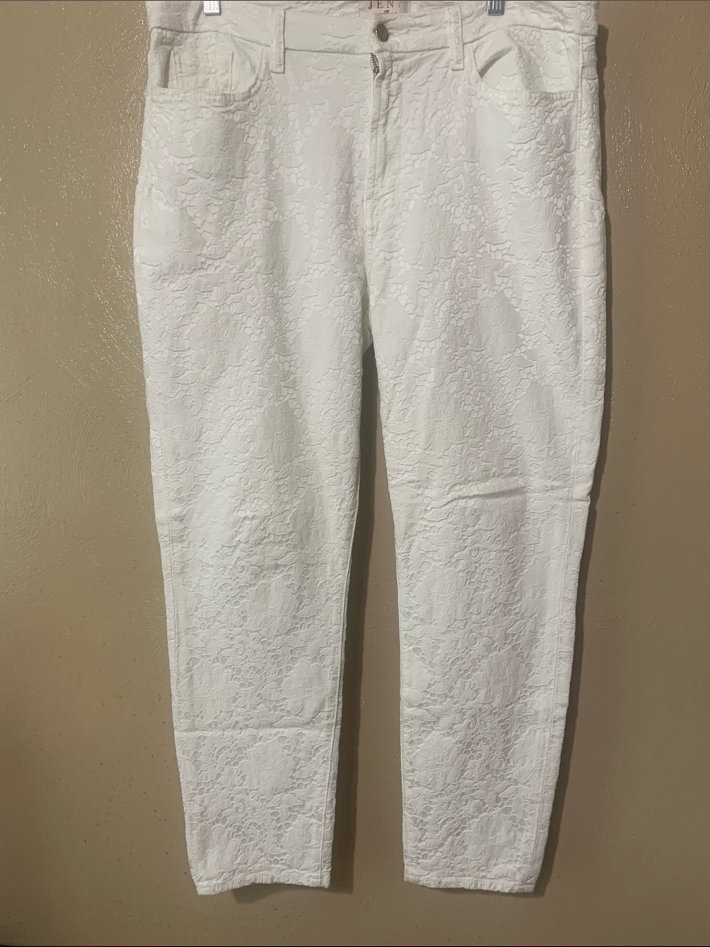 JEN7 7 For All Mankind size 16 Ankle Skinny Embossed Off White Jeans
